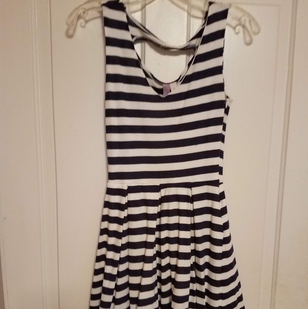 Cute summer flare dress with cutout back